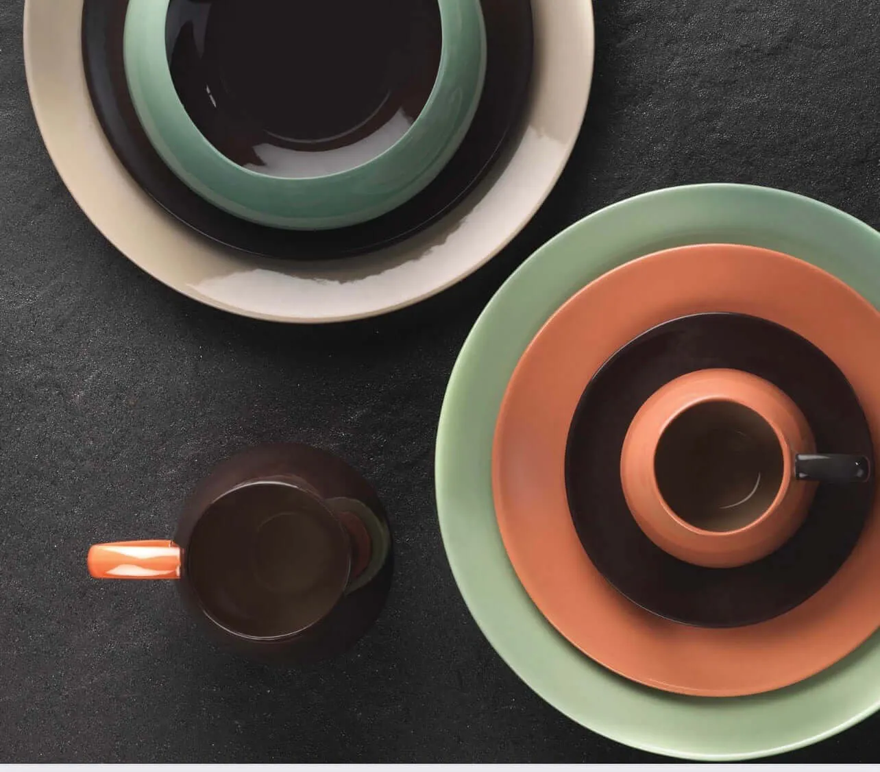 Kütahya Porcelain Aura Collection Tea/Coffee Set for two Black-Red-Beige