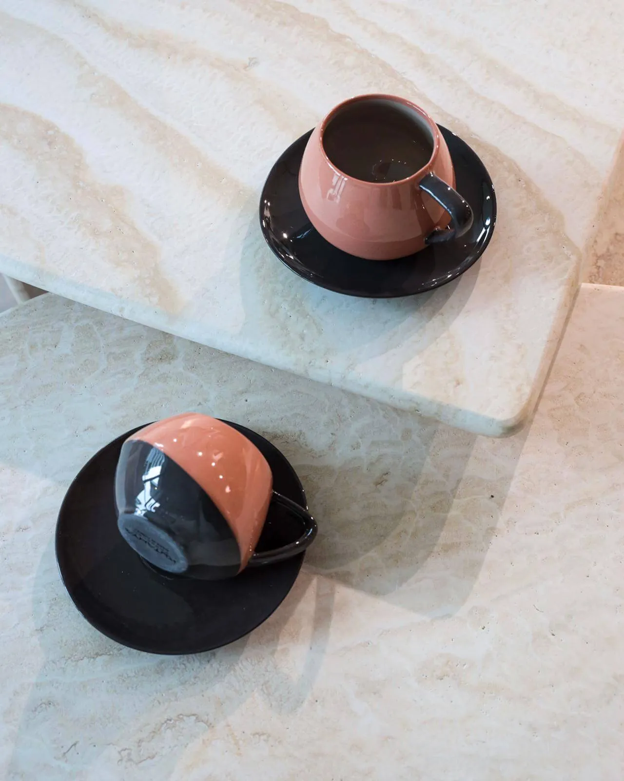 Kütahya Porcelain Aura Collection Tea/Coffee Set for two Black-Red-Beige