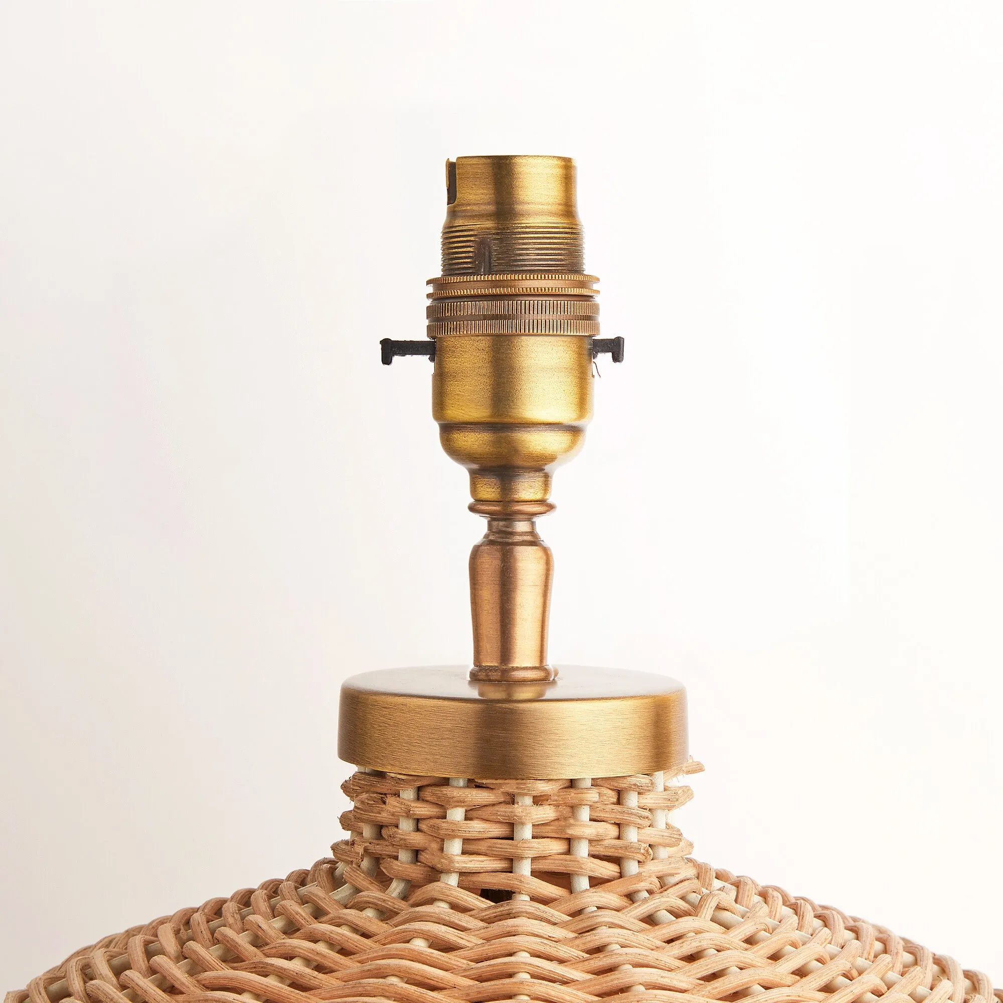 Regular Rattle table lamp in natural cane