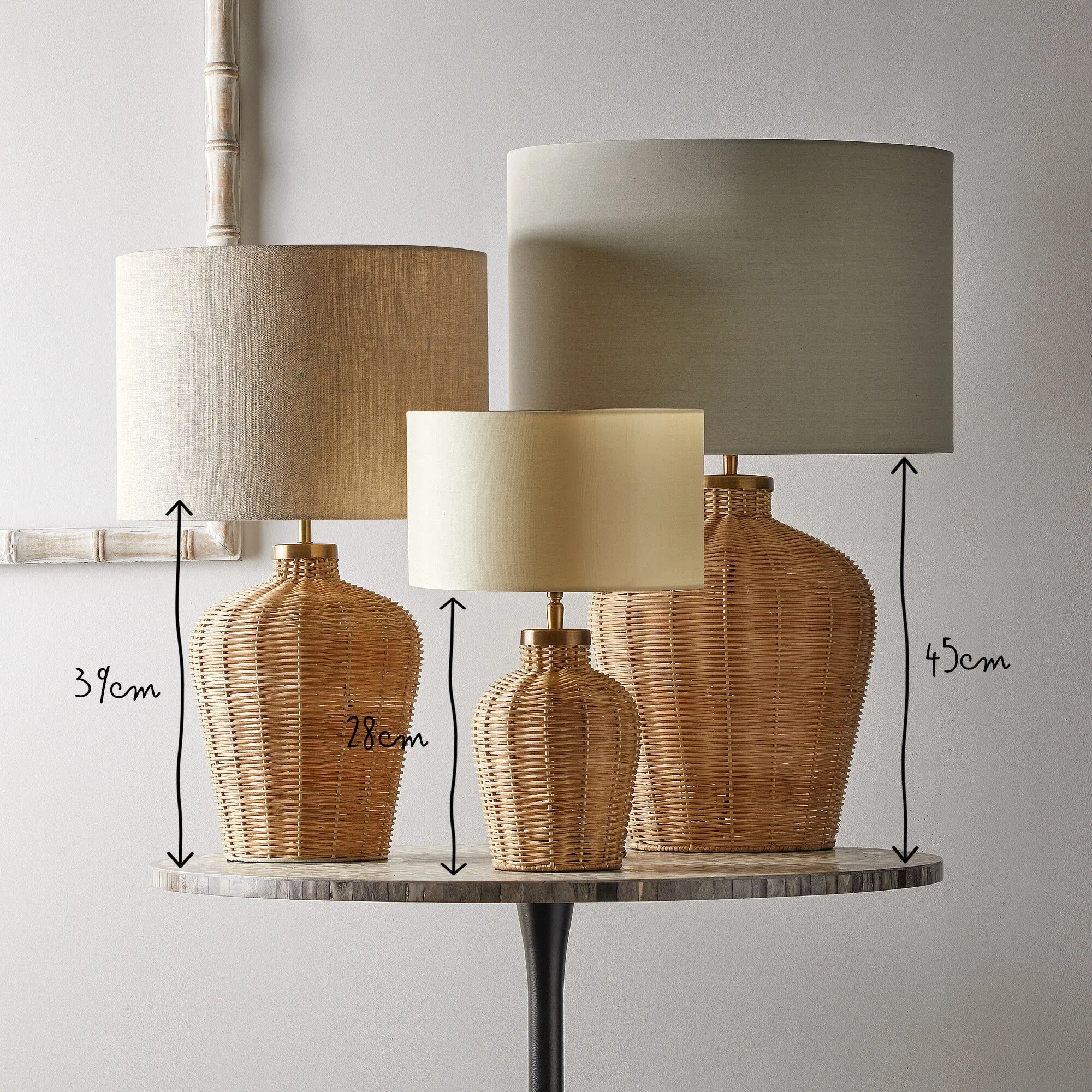 Regular Rattle table lamp in natural cane