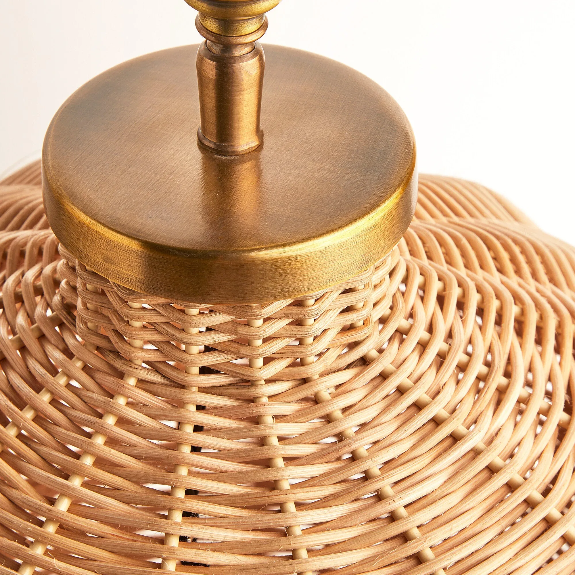 Regular Rattle table lamp in natural cane