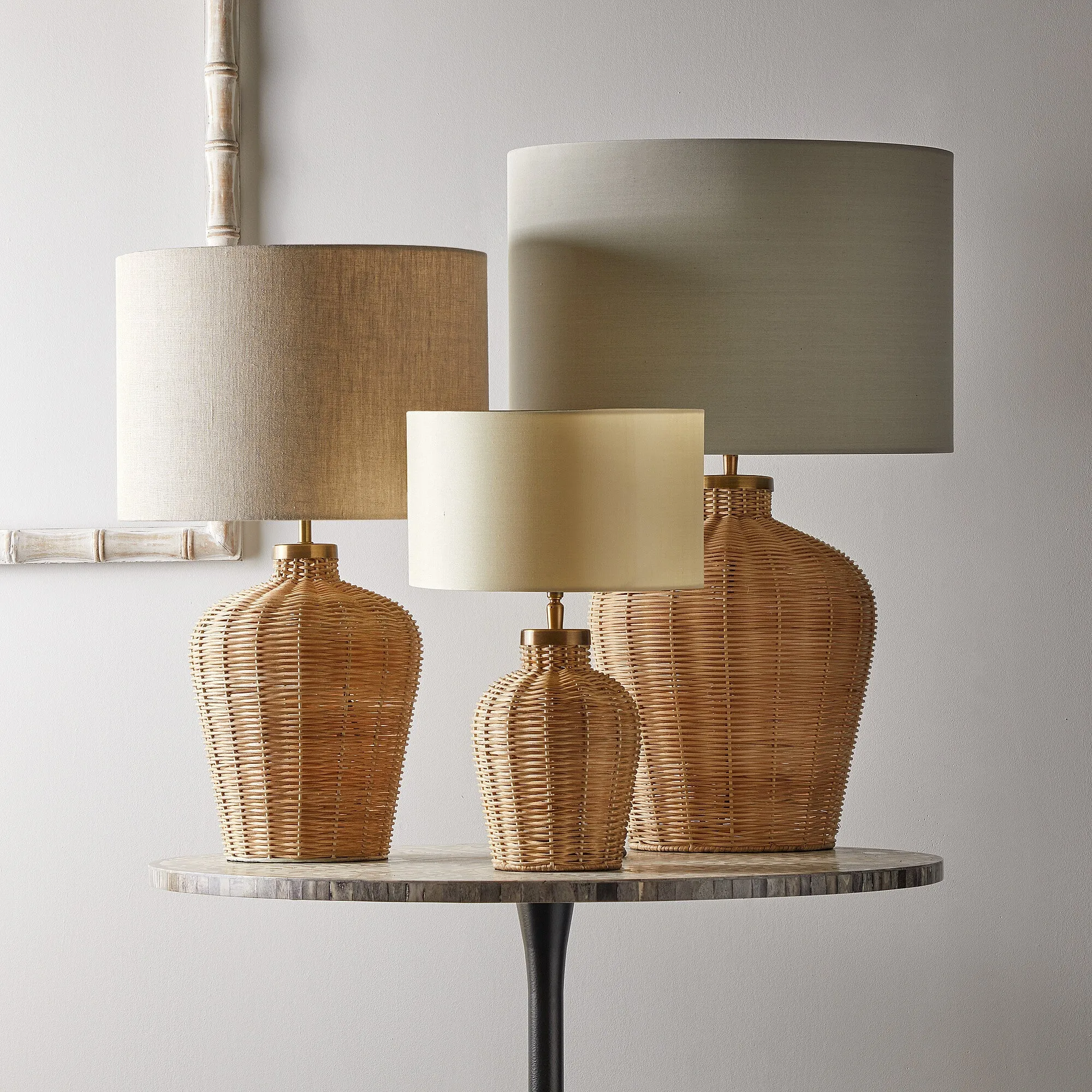Regular Rattle table lamp in natural cane
