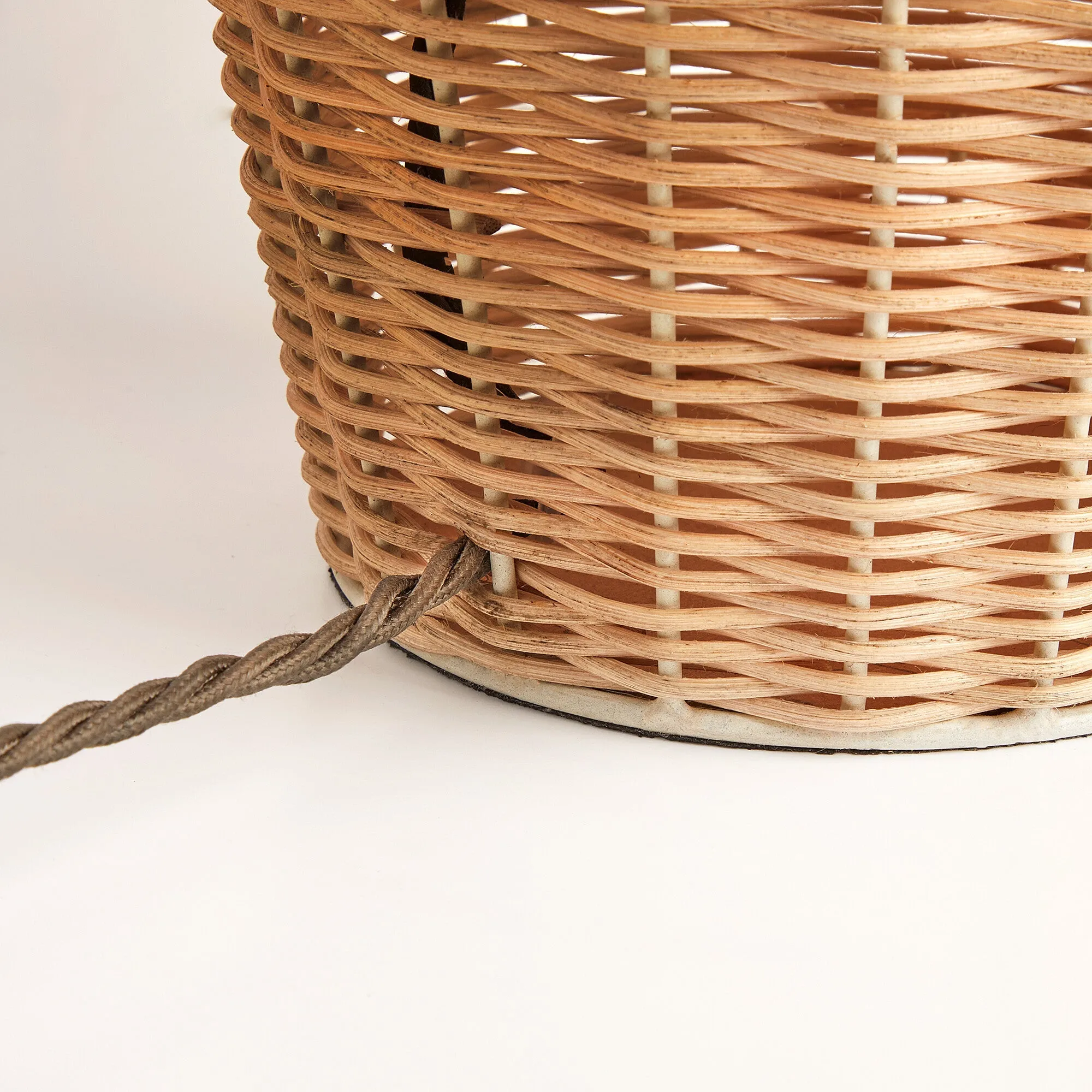 Regular Rattle table lamp in natural cane