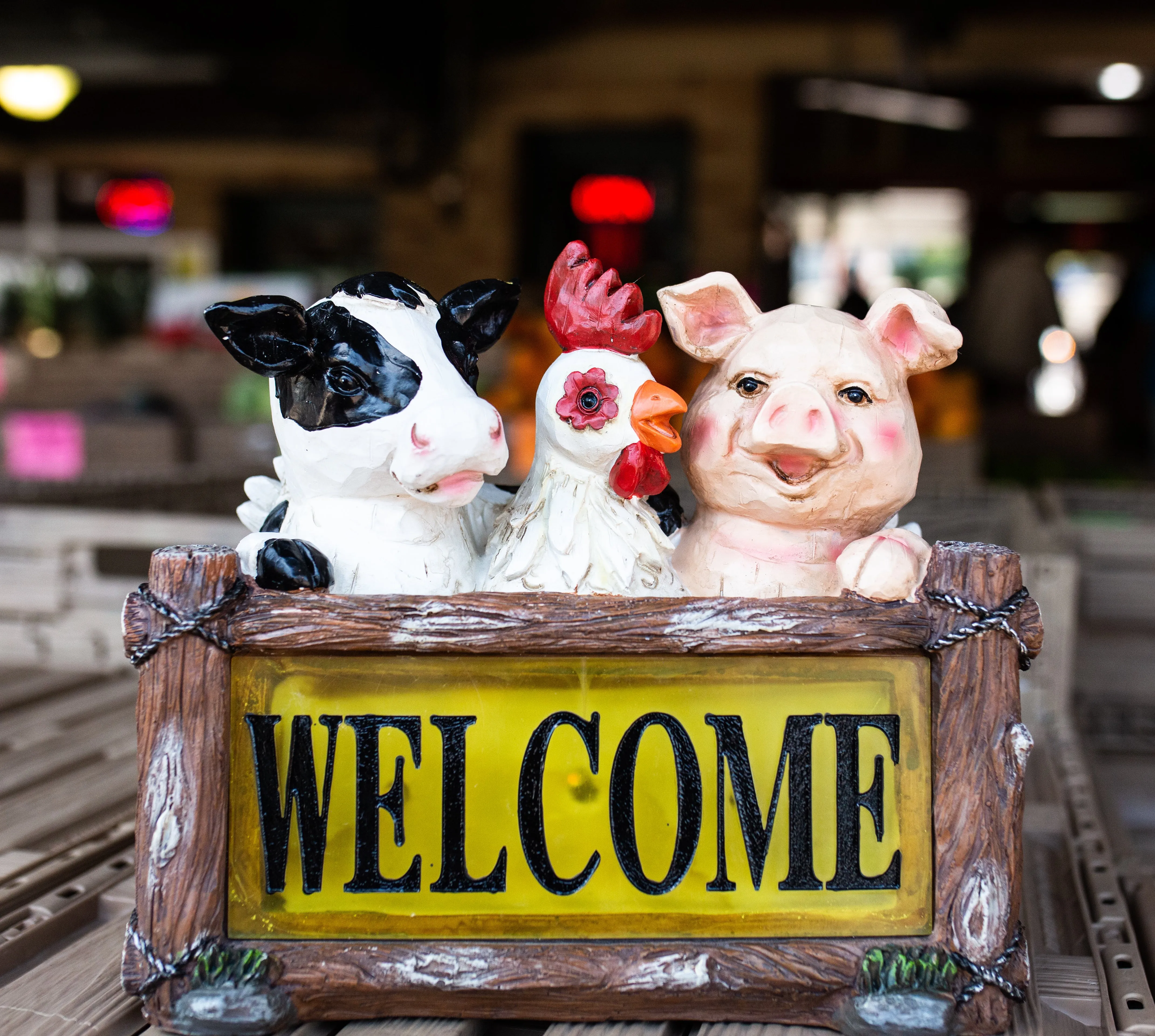 Solar Farm Animal Welcome Sign Garden Statue, 11 by 10 Inches