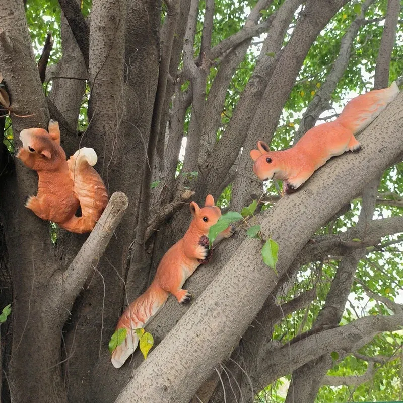 Squirrel Figurine Statues Tree Climber Sculpture Hanging Tree Garden Statue Hugger Decorations Outdoor Gifts Garden Decor Resin