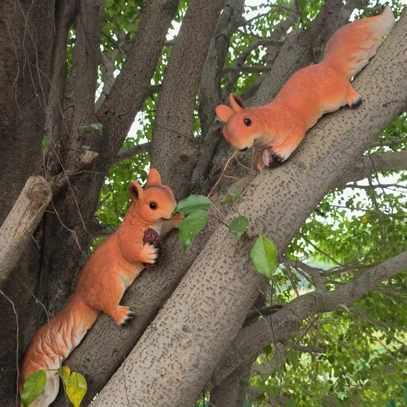 Squirrel Figurine Statues Tree Climber Sculpture Hanging Tree Garden Statue Hugger Decorations Outdoor Gifts Garden Decor Resin